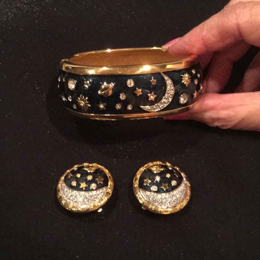 Swarovski Navy Blue Bracelet & clip on earrings